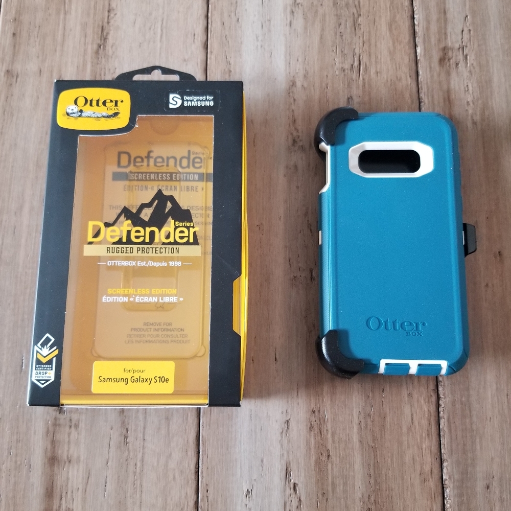 NWT Otterbox Defender Samsung Galaxy S10e Case